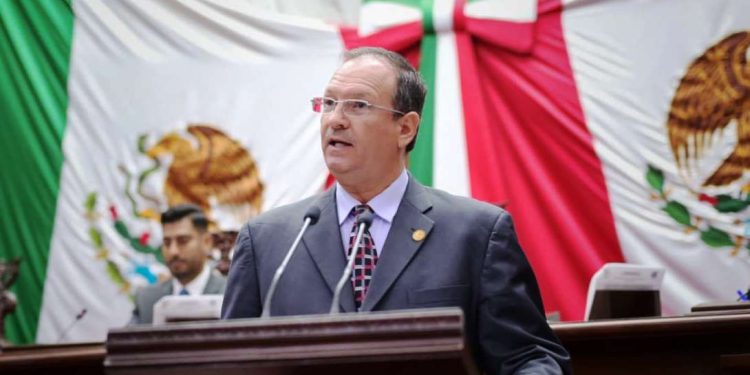 David Martínez Gowman propone una nueva Ley de Adquisiciones y Contratación de Servicios