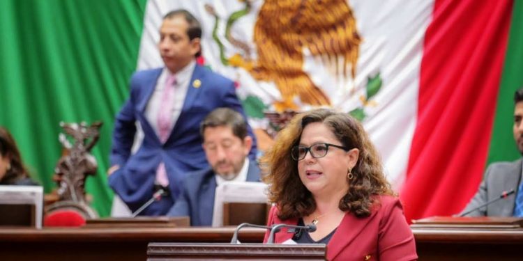 Melba Albavera impulsa iniciativa para reconocer los derechos menstruales en Michoacán