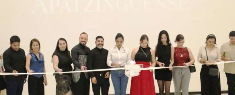 Inauguran exposición fotográfica “Con Arte Apatzinguense” en el Teatro Constitución