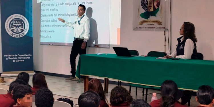 Fiscalía General impulsa la prevención de adicciones entre estudiantes de bachillerato