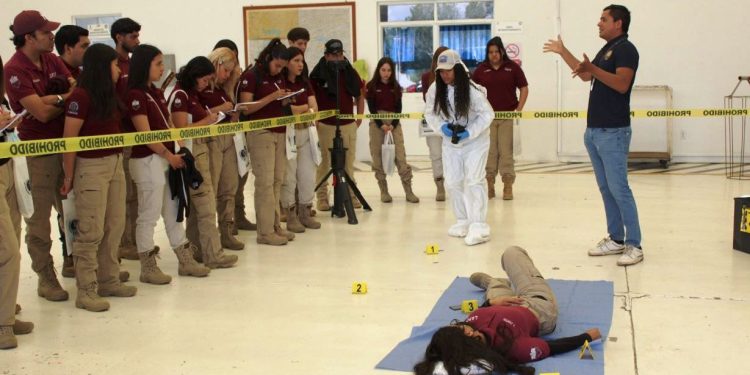 FGE abre sus puertas a estudiantes de la UMSNH para fortalecer su formación académica