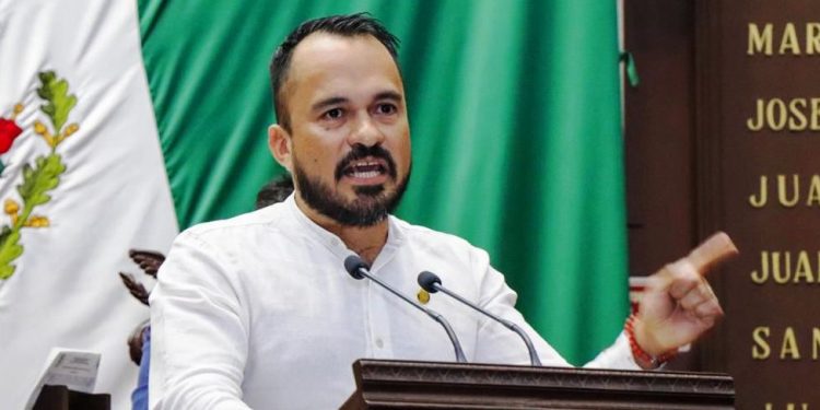 Que nuestro guía sea el amor al pueblo y no el miedo a él: Hugo Rangel