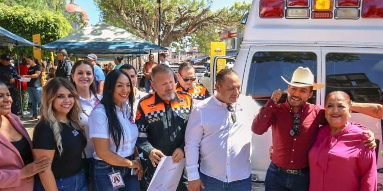 Los Reyes avanza con unidad y compromiso ciudadano, nueva ambulancia para Protección Civil y Bomberos