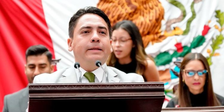 Iván Vera impulsa reforma a la Ley de Salud en Michoacán para garantizar igualdad de oportunidades profesionales en cargos directivos del sector
