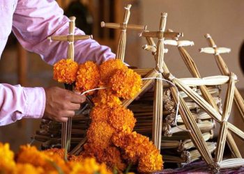 Aprende el arte de crear arcos tradicionales para tu altar de Noche de Muertos: Sectur