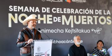 Julio Arreola impulsa la preservación de la Noche de Ánimas en la región lacustre