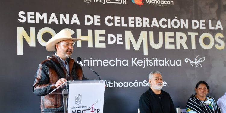 Julio Arreola impulsa la preservación de la Noche de Ánimas en la región lacustre