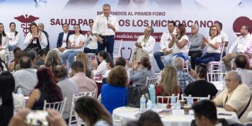 Raúl Morón atiende peticiones y necesidades del Sector Salud de Michoacán