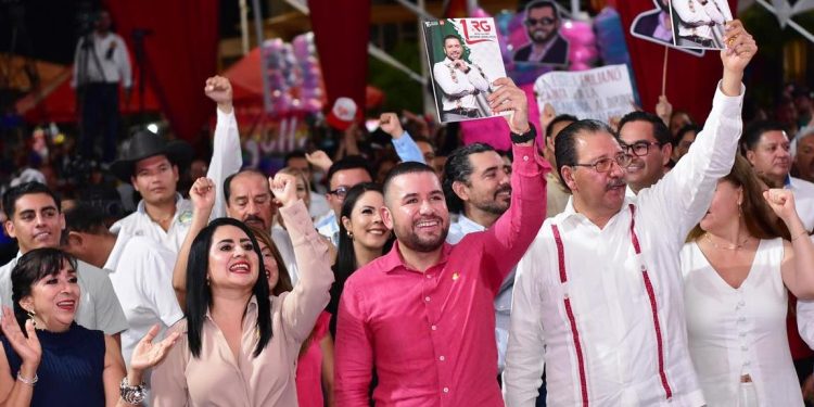 Destaca Reyes Galindo política de la mano del pueblo