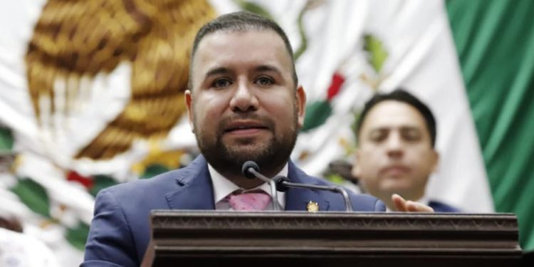 Aprobación de reforma para ser legislador en Michoacán a partir de los 18 años fortalece la democracia: Reyes Galindo