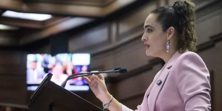 Presenta Sandra Arreola Ruiz “Ley Nicole” para prohibir cirugías estéticas en menores de edad