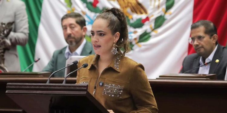 Va Sandra Arreola por reconocimiento de pueblos afroamericanos en Michoacán