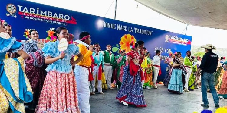 Miles de familias disfrutaron de la Fiesta de la Flor de Cempasúchil 2025 en Tarímbaro