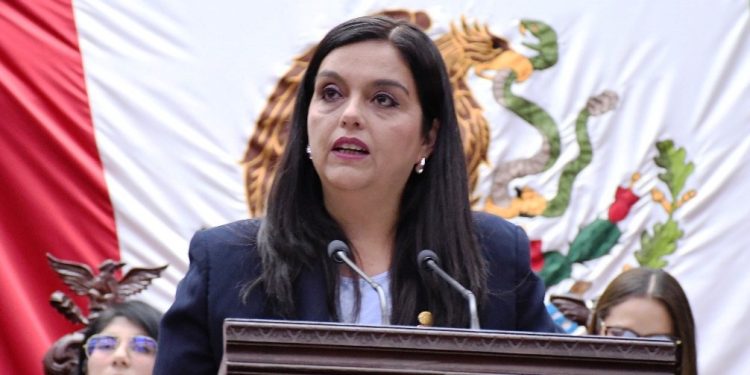 Propone Tere Herrera apoyar a cuidadores primarios en Michoacán