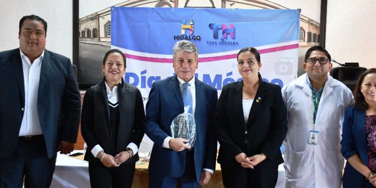 Reconoce diputada Tere Herrera el ejercicio médico como un compromiso con la sociedad