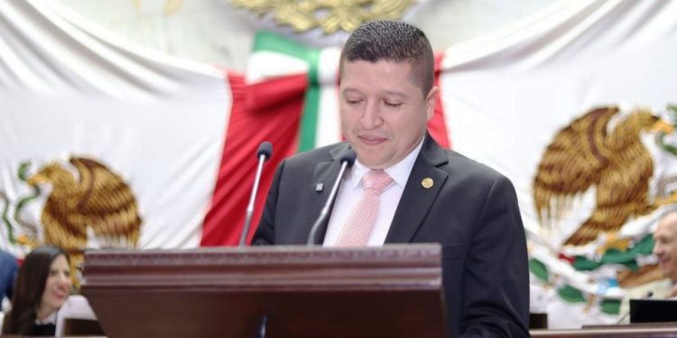 Presenta Vicente Gómez iniciativa de ley para brindar servicios de salud prioritaria a grupos vulnerables