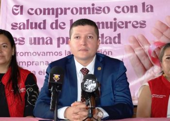 Informa Vicente Gómez sobre programas y acciones de Casa Enlace de Tacámbaro
