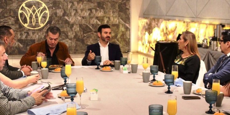 Yankel Benítez, hoteleros y empresarios afinan detalles de cara a celebración de Día de Muertos