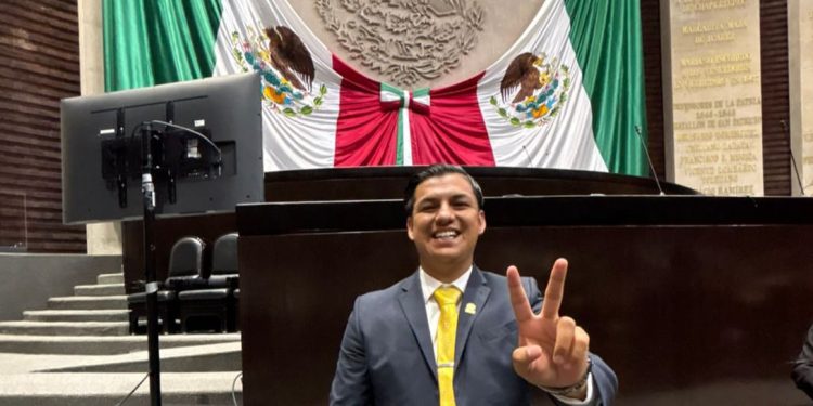 Joven ixtlanense destaca en el Parlamento Juvenil 2025 en la Cámara de Diputados
