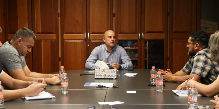 Adolfo Torres y Comité de la Central de Abastos avanzan en acuerdos para servicio de agua