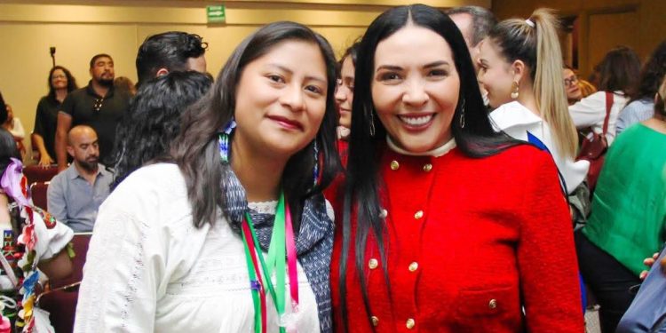 Adriana Campos Huirache destaca el valor de visibilizar la voz de las mujeres en la política libro “MujerEs Michoacán»