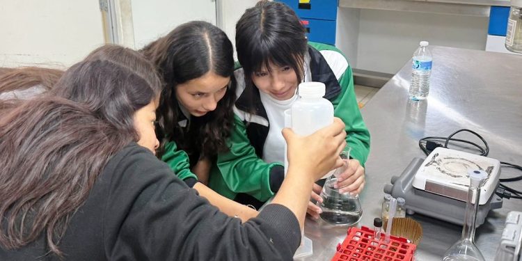 Conalep Morelia impulsa participación de las alumnas en la ciencia y tecnología