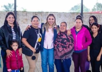 Mejoran caminos en Coangatzio con apoyo de Dayana Pérez