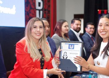 Dayana Pérez Mendoza celebra la graduación de la generación 2022–2025 de la Universidad Privada de Michoacán