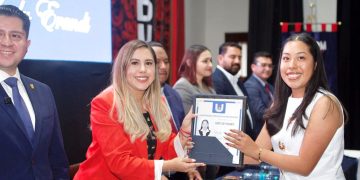 Dayana Pérez Mendoza celebra la graduación de la generación 2022–2025 de la Universidad Privada de Michoacán