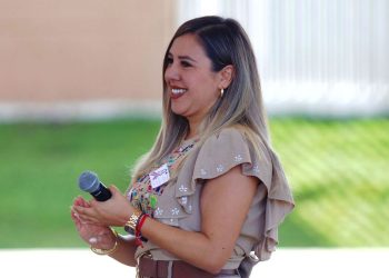 Dayana Pérez Mendoza promueve la fuerza y esperanza de las mujeres en la Caminata Rosa
