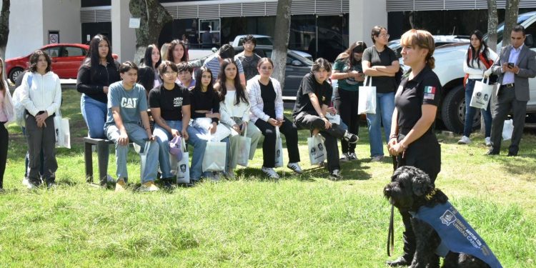 En visita guiada, Fiscalía General recibe a estudiantes de la Preparatoria Taximaroa, sede Ciudad Hidalgo
