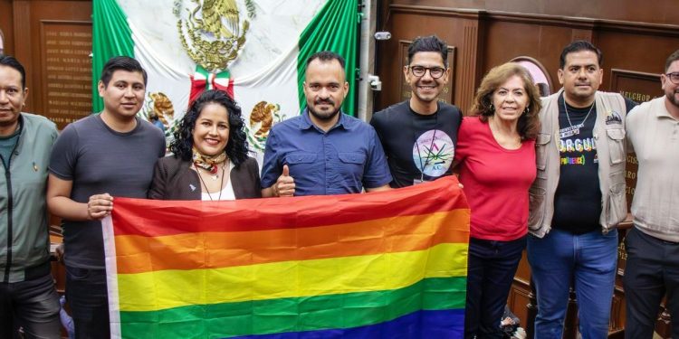 Hugo Rangel promueve reforma para reconocer la diversidad familiar en Michoacán