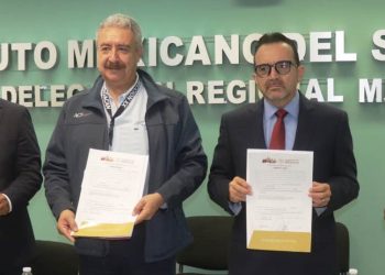Recibe IMSS Michoacán cinco títulos de propiedad de Unidades Médicas Rurales