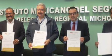 Recibe IMSS Michoacán cinco títulos de propiedad de Unidades Médicas Rurales