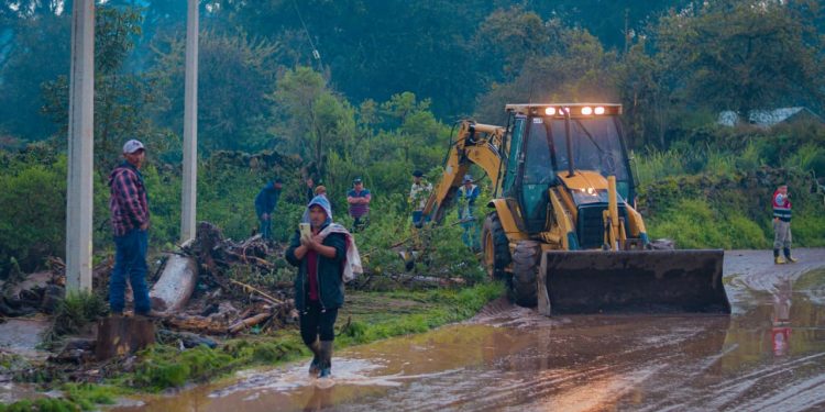 Gobierno Municipal atiende deslave en Opopeo bajo la supervisión de la Presidenta Dayana Pérez