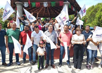 Pablo Varona Estrada impulsa el desarrollo urbano en comunidades de Huetamo y pone en marcha obra en Santa Rita