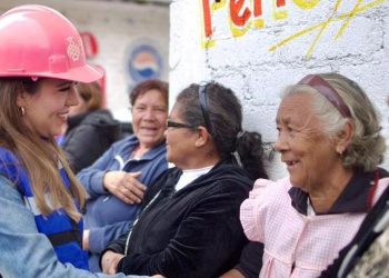 Inicia Dayana Pérez trabajos de mejoramiento vial en Santa Clara del Cobre