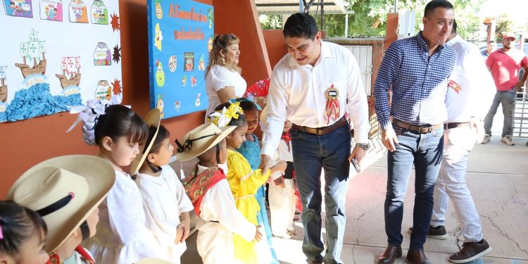 En Huetamo con Pablo Varona Estrada se avanza en obras para el sector educativo