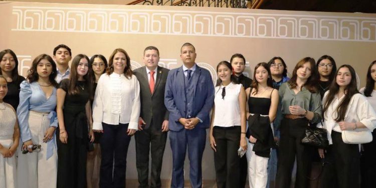 Educación, eje transversal de la labor legislativa: Vicente Gómez Núñez