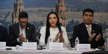 Adriana Campos reitera apoyo legislativo a migrantes en la instalación del Consejo 2025-2028