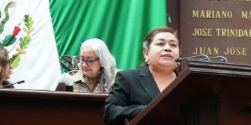 A propuesta de Belinda Iturbide, 76 Legislatura exhorta a que centros comerciales otorguen dos horas de estacionamiento gratuito
