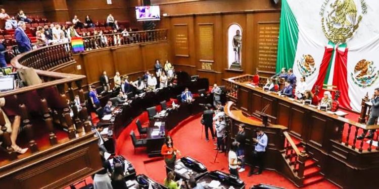 Prohíbe 76 Legislatura que prestadores de servicios públicos de transporte, trasladen a menores que viajen solos