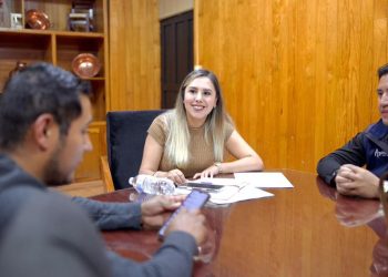 Dayana Pérez Mendoza se reúne con encargados del orden de Agua Verde para reforzar acciones comunitarias