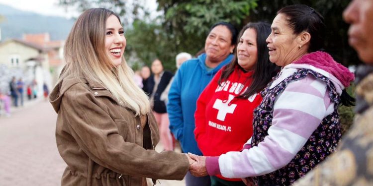 Entregan la calle Eréndira en Zirahuén: un compromiso cumplido por la presidenta Dayana Pérez Mendoza