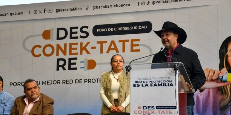 Julio Arreola impulsa la ciberseguridad en jóvenes de Pátzcuaro