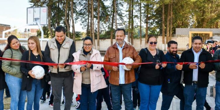 Julio Arreola impulsa espacios dignos para la educación y el deporte en Pátzcuaro