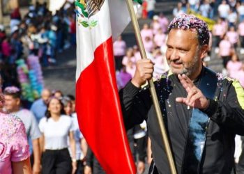 Julio Arreola encabeza el desfile del 115 Aniversario de la Revolución Mexicana en Pátzcuaro