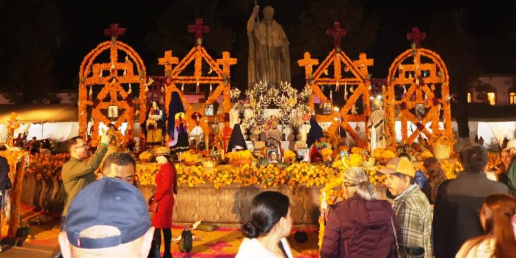 Pátzcuaro vivió una Noche de Ánimas Histórica, llena de Tradición, Cultura y Saldo Blanco
