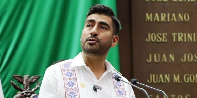 Impulsa Alfonso Chávez reforma para garantizar el derecho de niñas y niños a vivir en familia