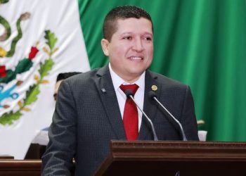 Vicente Gómez presenta iniciativa para regular, reciclar y reutilizar la basura electrónica